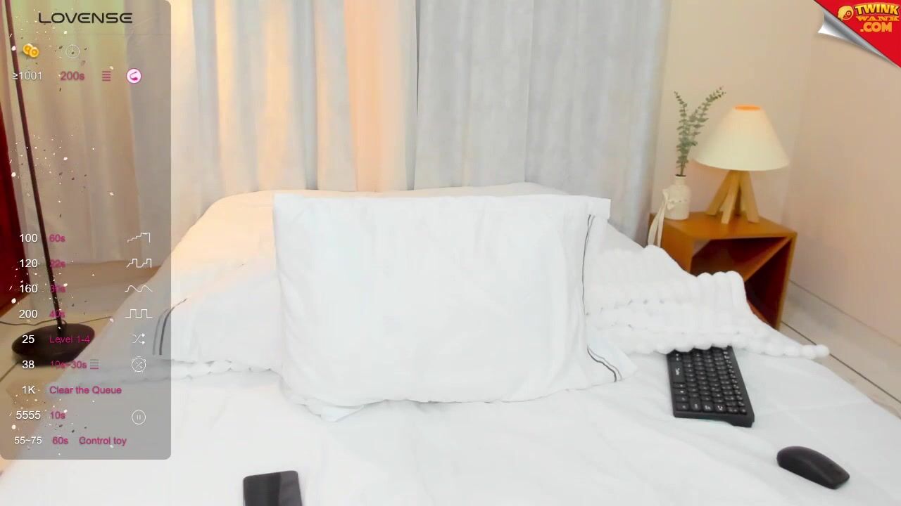 Sexy camboy liefert heiße solo-webcam-show