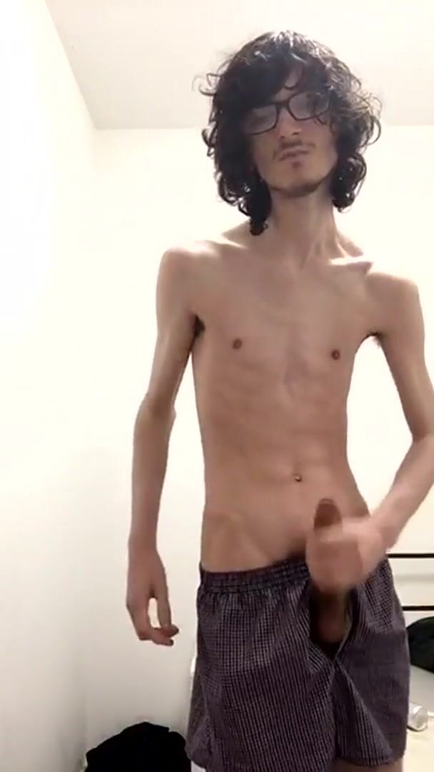 Ado maigre prend une bite sans capote 5