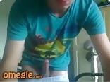 Ado blond lisse se branle sa petite bite