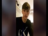 Ado espagnol montre sa bite en cam