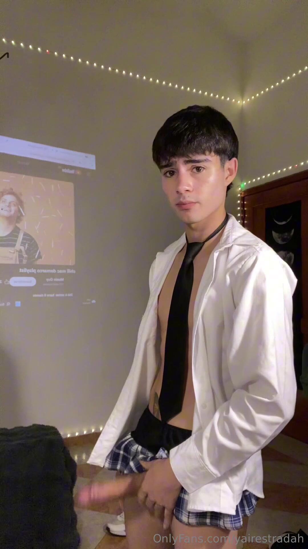 Sexy spanischer twink auf großem schwanz-abenteuer