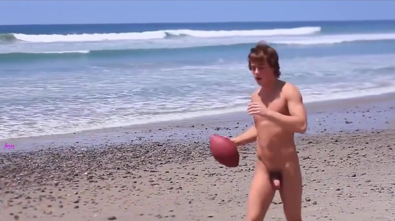 Twinks bareback by muscle daddy's cock