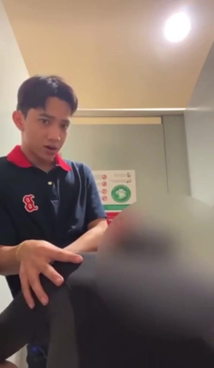 Twink de câmera escolar chupa pau de adolescente