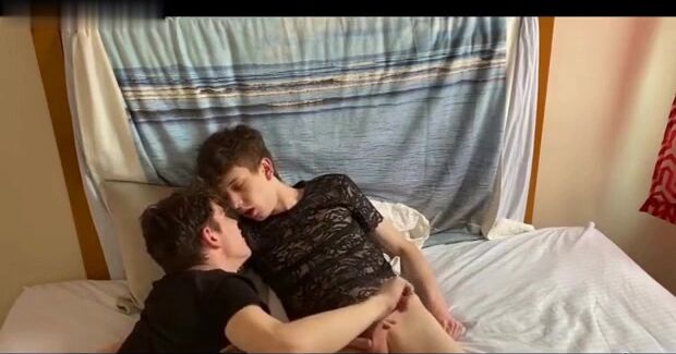 Twink fingers boyfriend then sucks beautiful cock for cum facial