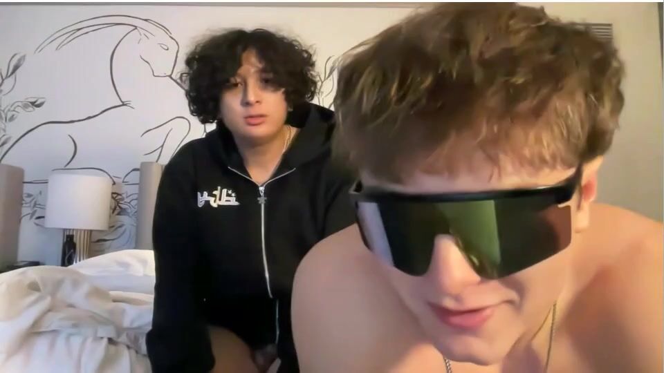 Twink-paar ohne kondom vor der kamera