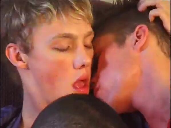 Twink trio bareback threeway
