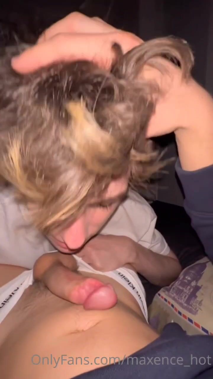 Los twinks tienen sexo seguro de noche en cámara