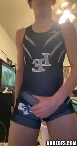 Muscular wrestler homie gets hot action