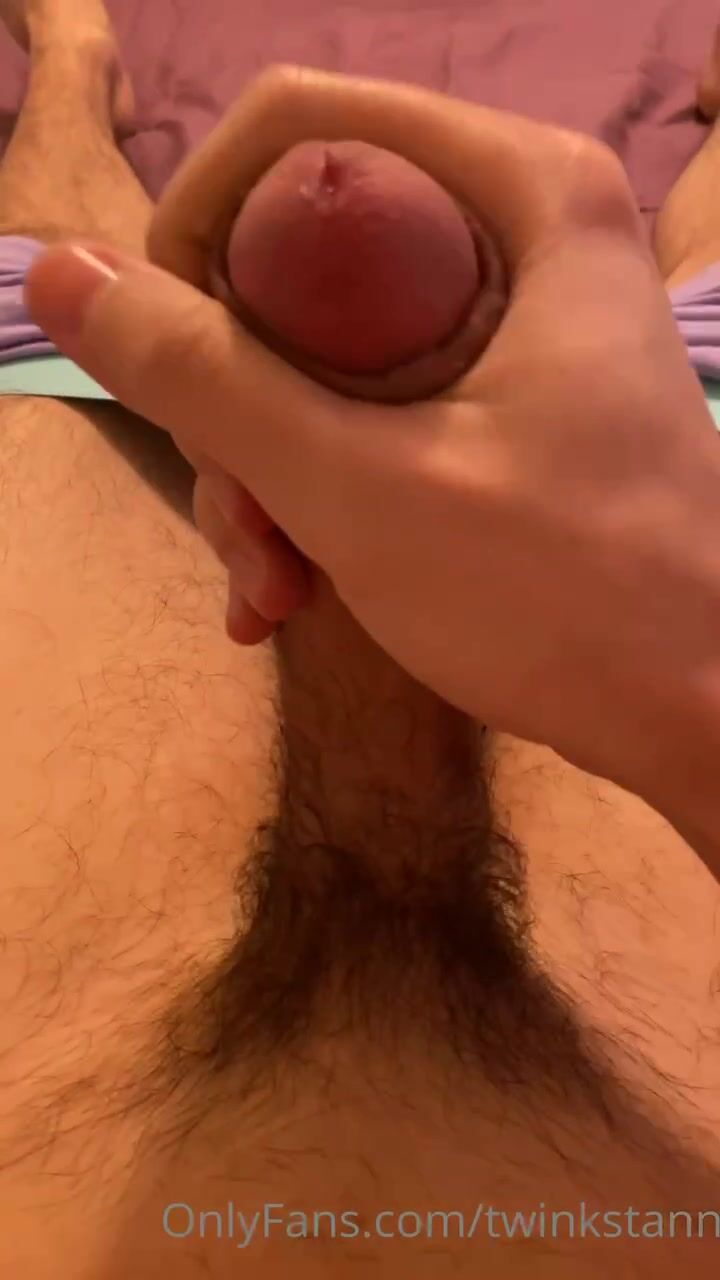 يوتيوبر ساخن يداعب زبه
