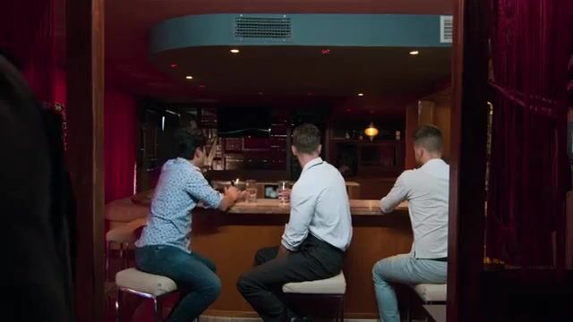 Conexión sin condón en motel de grindr: twink toma la polla a pelo ...