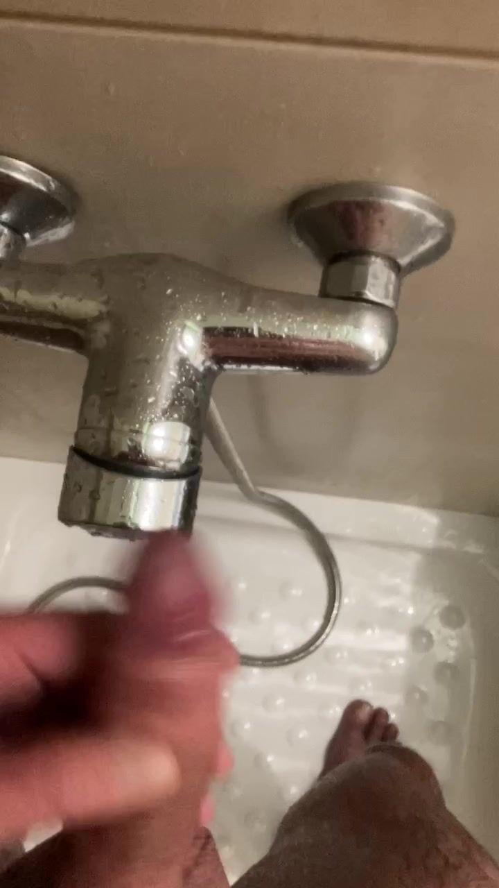 Sexe sous la douche à l'hôtel
