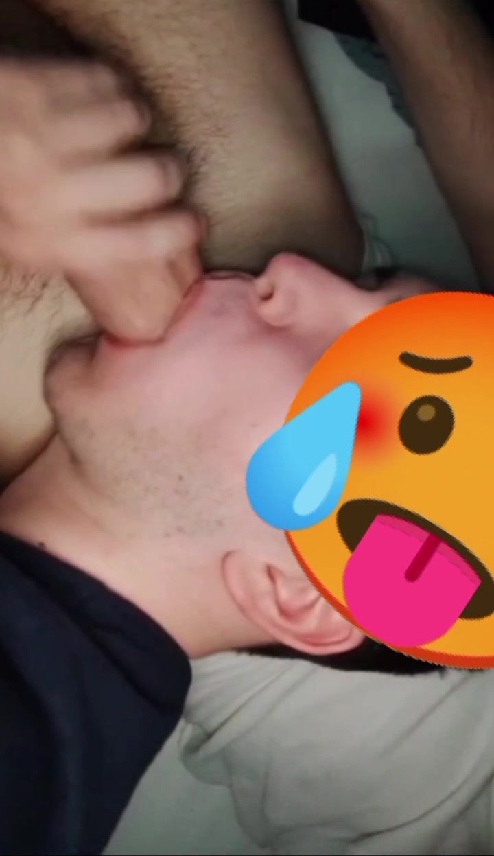 Chico musculoso chupa polla dura 2