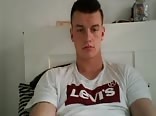 Glattes deutsches hottie zeigt großen runden arsch und großen schwa...