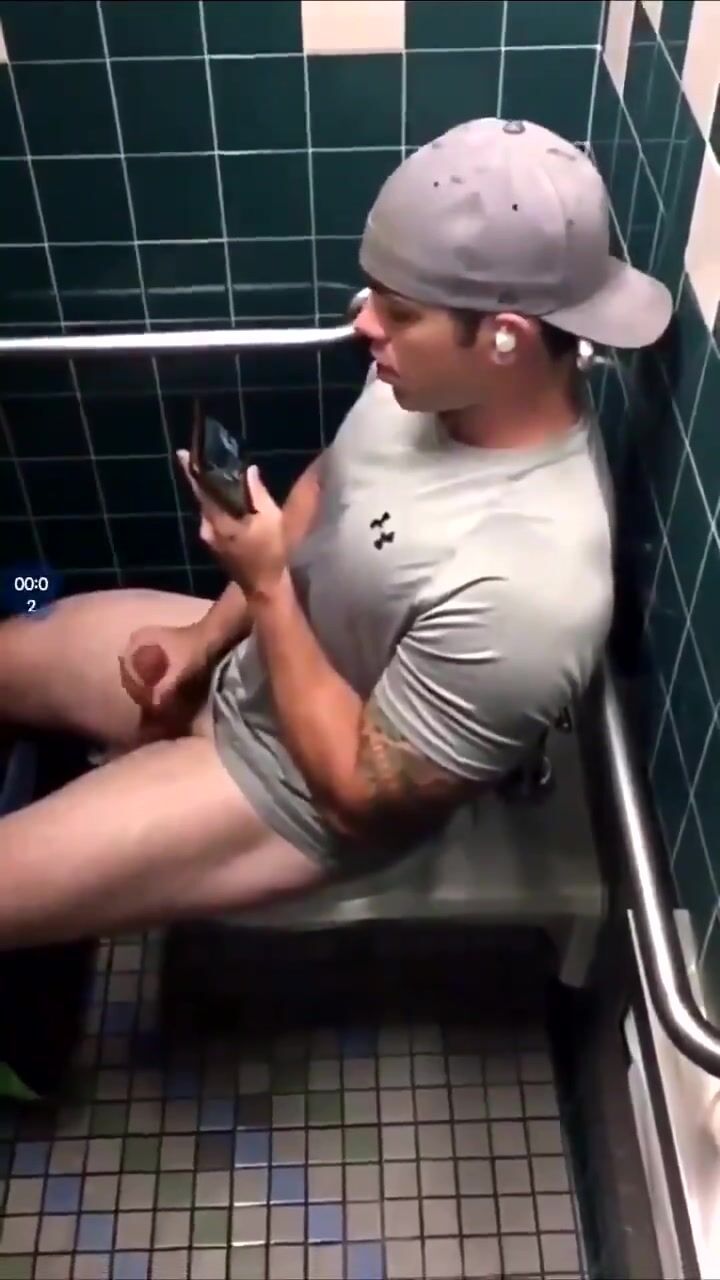 Muscular hottie jerking off in next stall