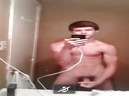 Hottie records himself