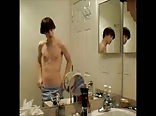 Ado chaud se branle sous la douche