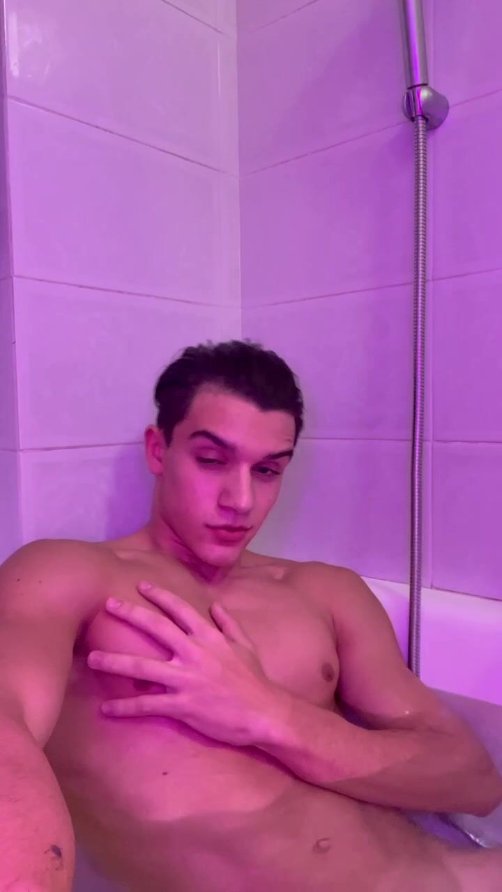 Porno gay twink quente bebê musculoso