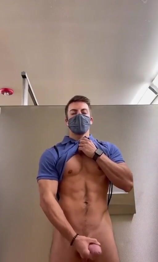 Muscle hung bro barebacks hard