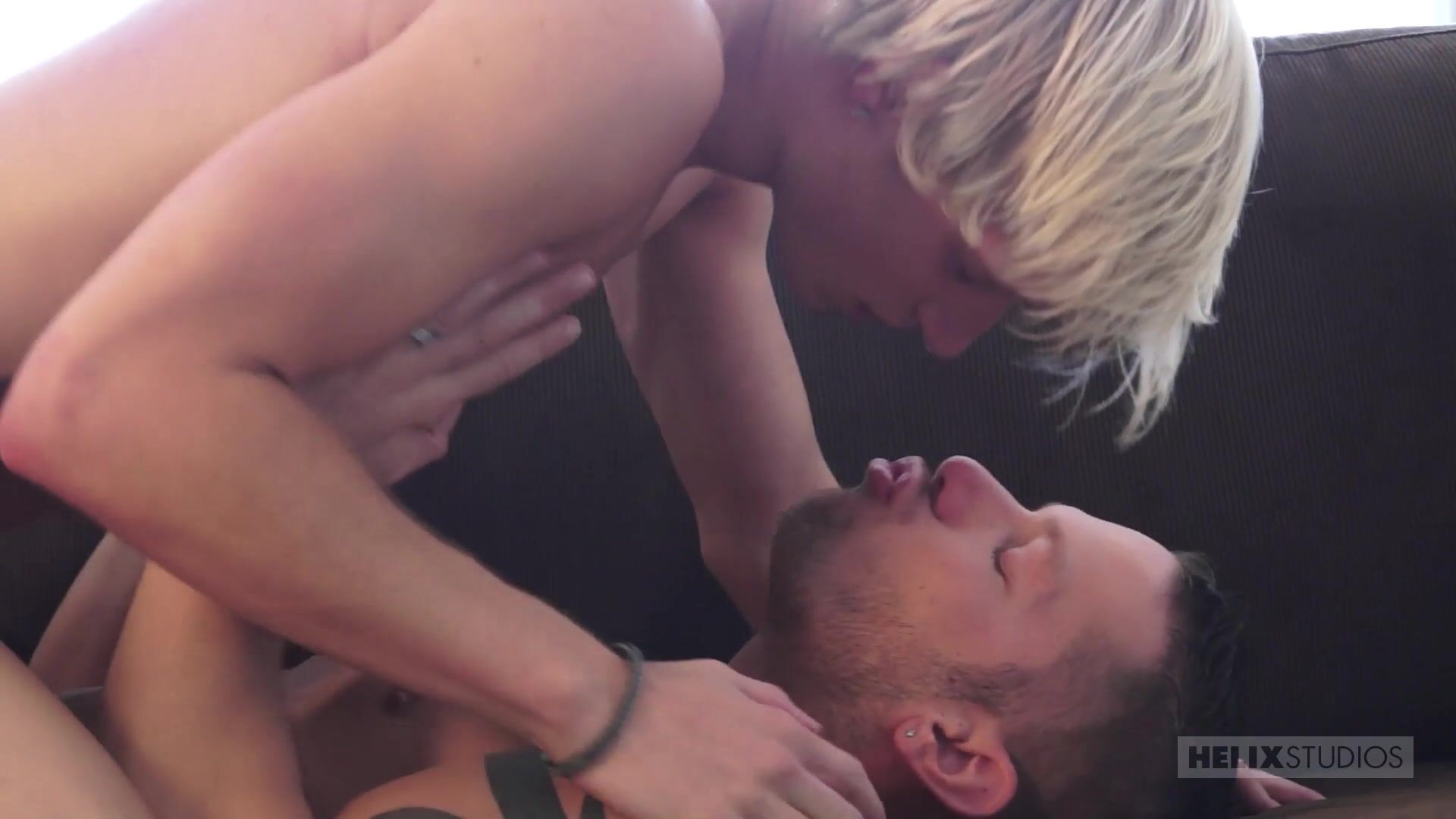 Daddy barebacks muscle twink with raw cock