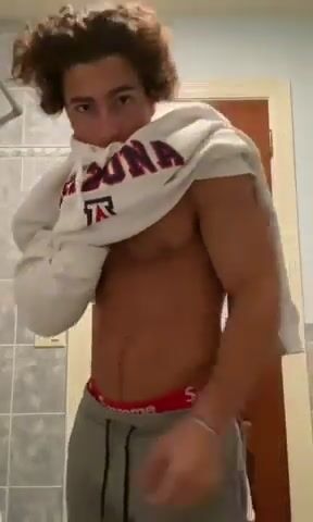 Mirándolo todo el día: porno caliente de chico cam