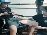 男友看色情片时fifa 21男孩们在玩