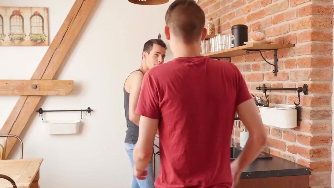 Muscle daddy barebacks twink instead of breakfast