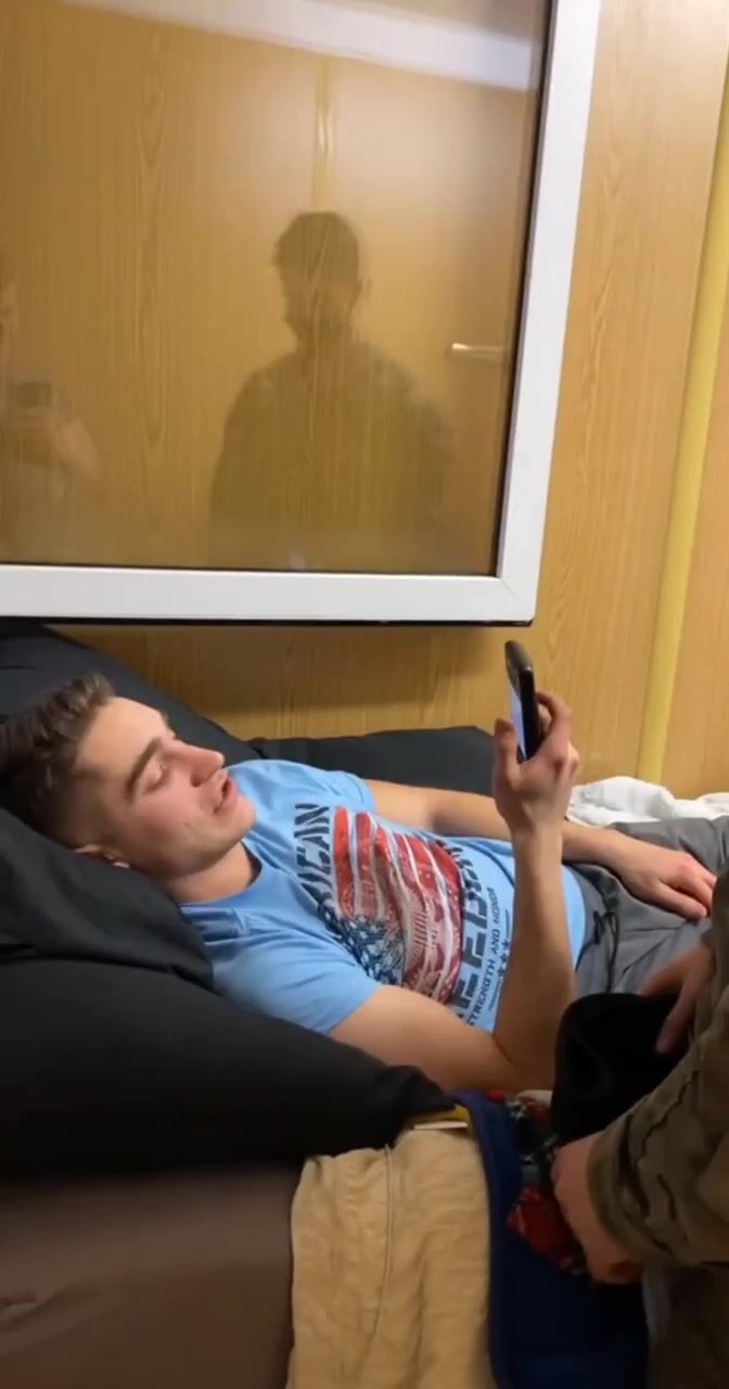 Rich daddy pounds muscle twink bareback