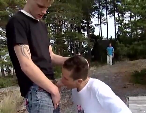 Adolescente implora para daddy musculoso foder sem camisinha 4