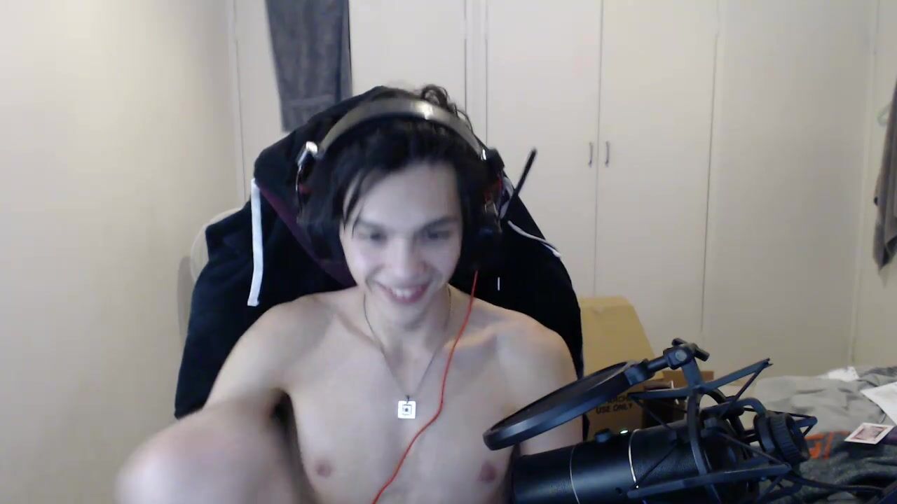 Solo muskel twink wichst