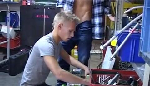 Twink daddy muscle bareback cock tool shed