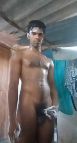 Ado indien profite de papa muscle nu