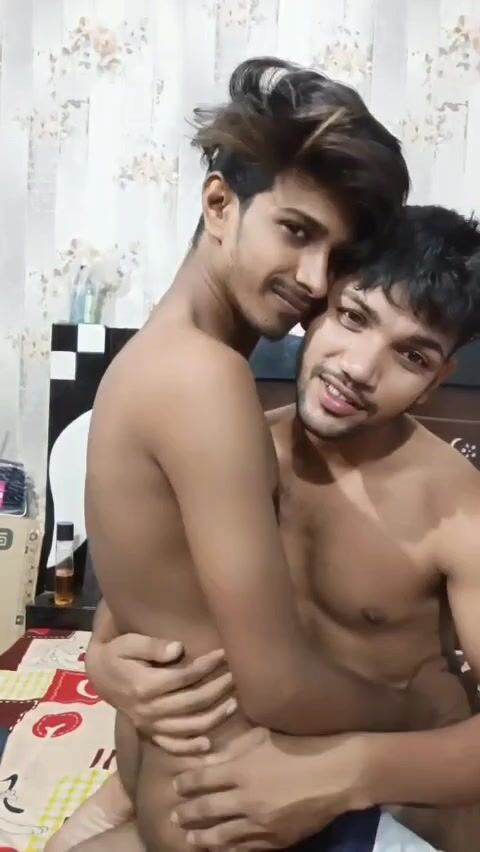 Mejor amigo gay indio conexión cruda