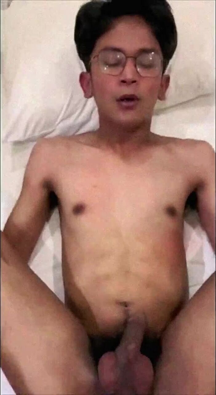 Indonesian nerd twink takes raw cock