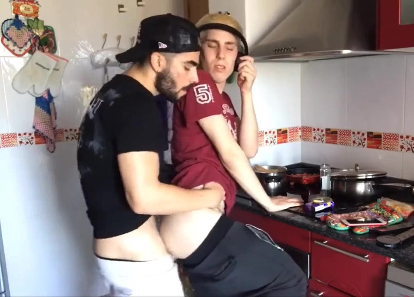 Interrupting cooking for hard twink daddy muscle bareback cock