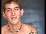 Papa interviewt den jungen muskel-twink ohne kondom