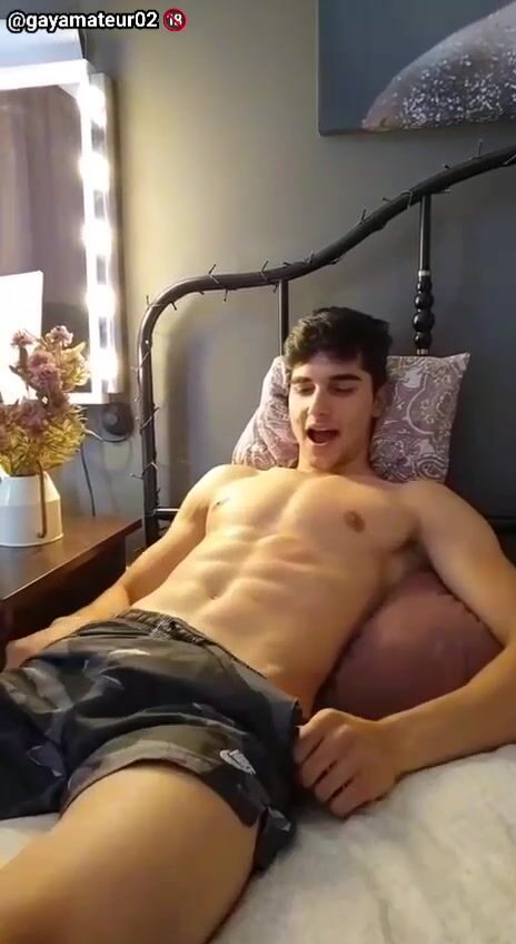 Ado excité obtient ce qu'il désire