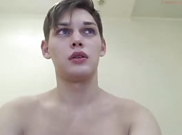 Incredible twink bareback ride
