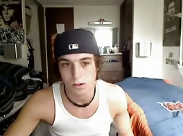 Twink shares room with siblings