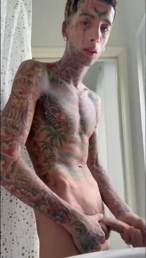 Twink cabalga la polla a pelo del papá musculoso 17