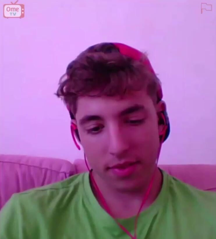 Israelischer twink mit mütze wichst schwanz auf omegle