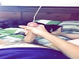 Spritzer regnen auf diese jungs in heißem gay-porno
