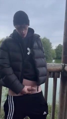 Friertag in ba, geiler twink sehnt sich nach dem blanken schwanz de...