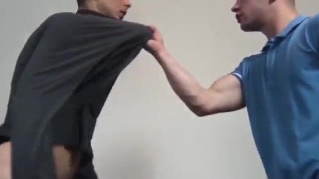 Twink es azotado duro por papá boris