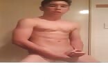 James come semen de chicos calientes