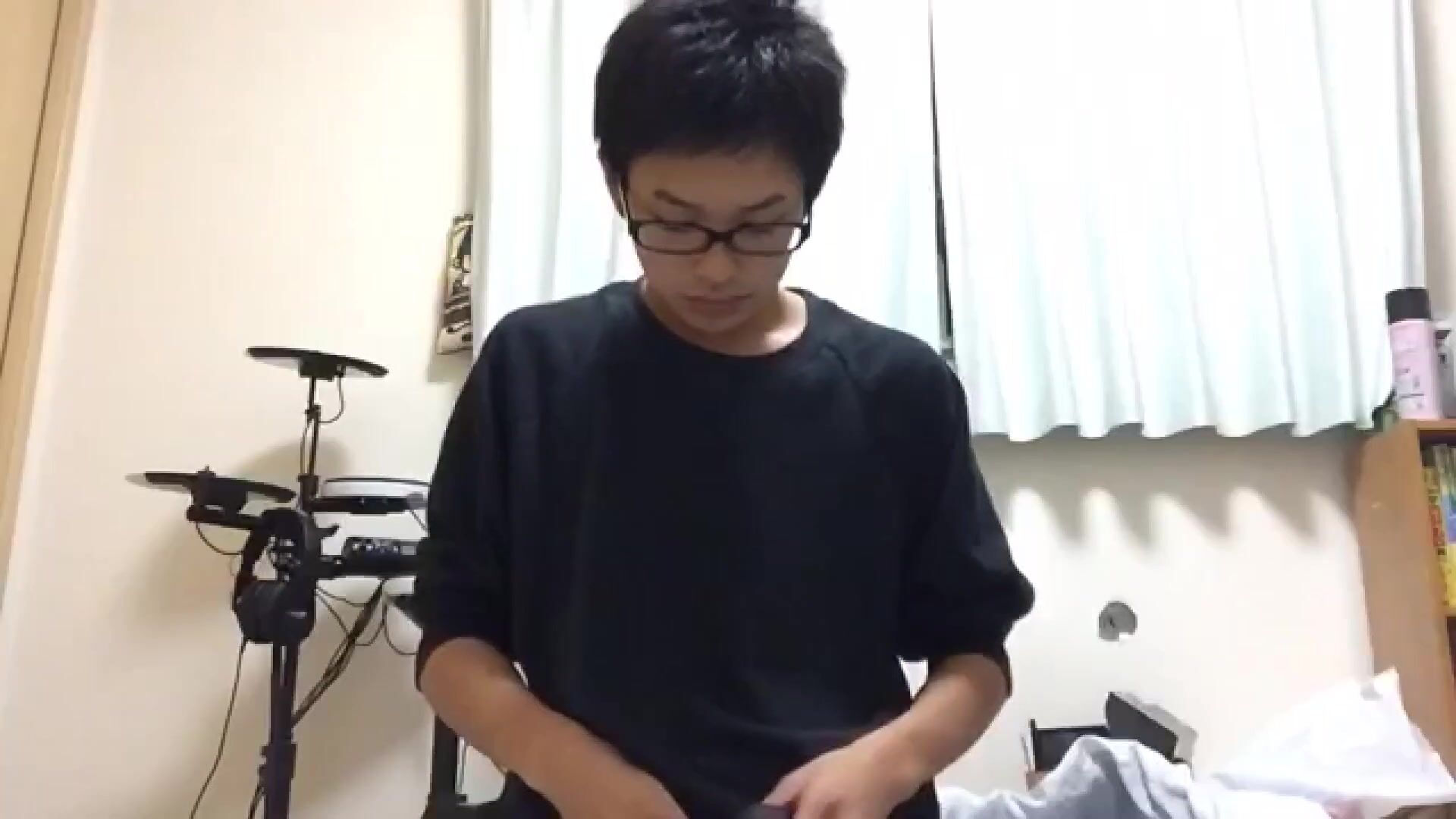 Japanischer junge mit brille
