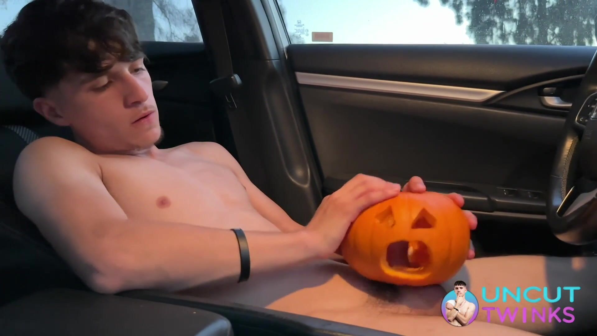 Jay magnus gives intense pumpkin car oral