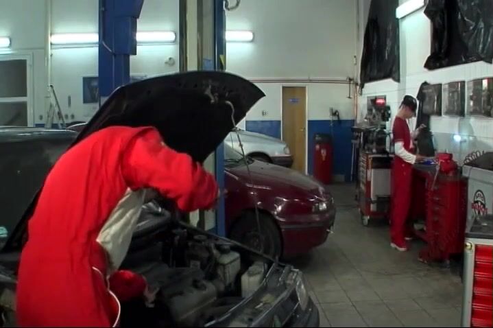 Jbs गे स्टड्स के साथ गैरेज में सेक्स