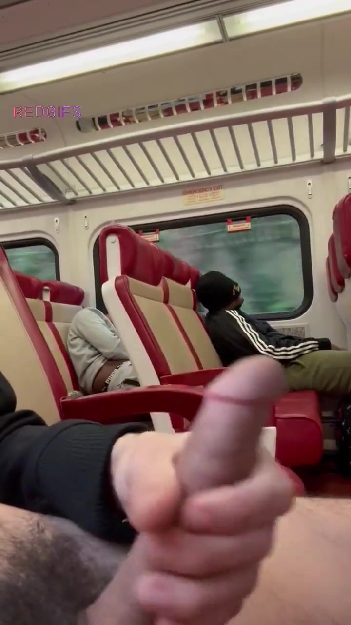 通勤電車でオナニー射精