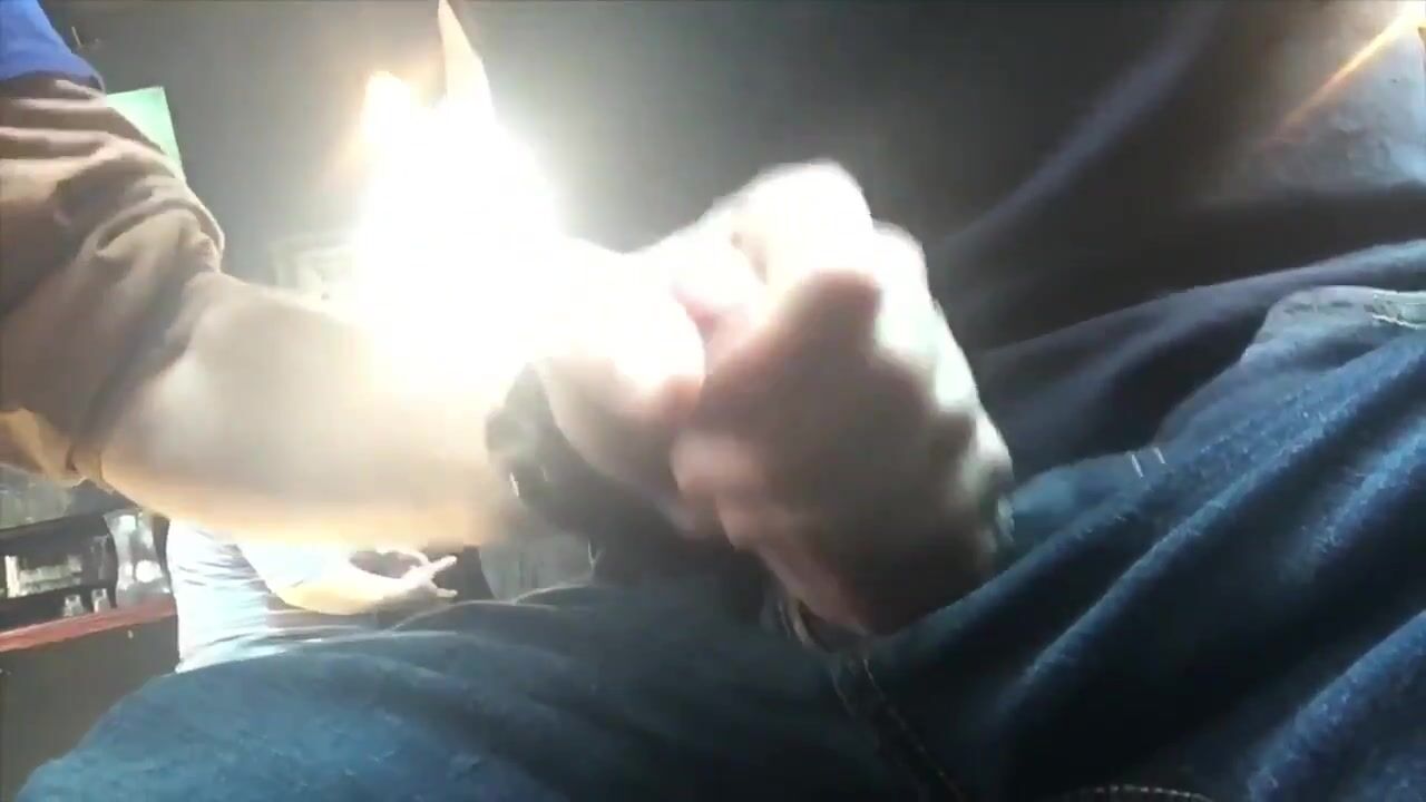 在餐厅里打飞机射了
