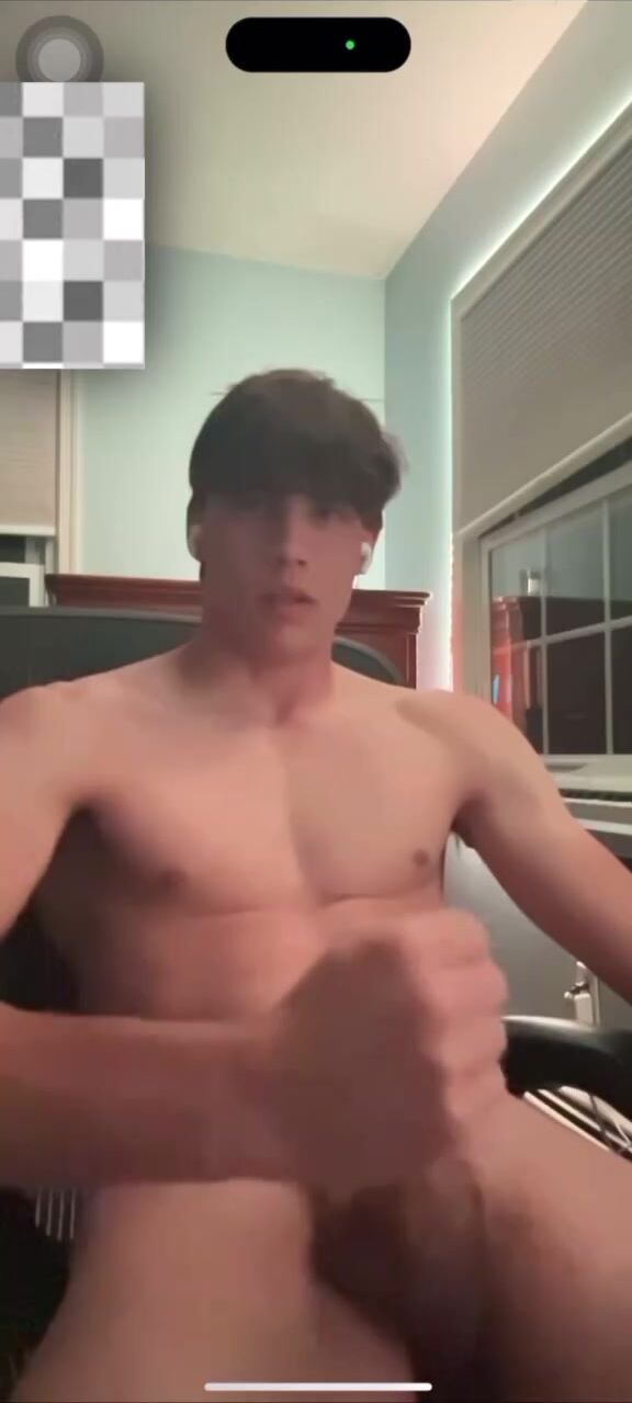 Chico se pajea por chica en chat